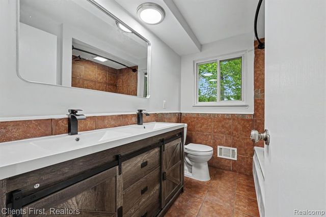 3776 Highland Drive, Troy, MI 48083