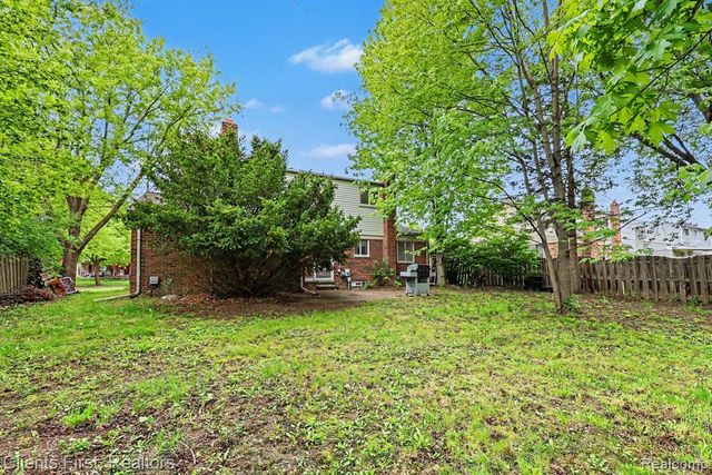 3776 Highland Drive, Troy, MI 48083