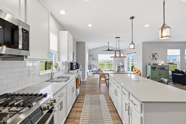 6724 Red Barn Drive, Whitestown, IN 46075