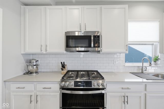 6724 Red Barn Drive, Whitestown, IN 46075