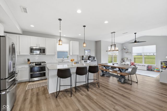 6724 Red Barn Drive, Whitestown, IN 46075