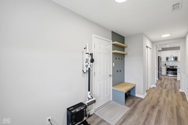 6724 Red Barn Drive, Whitestown, IN 46075