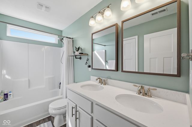 6724 Red Barn Drive, Whitestown, IN 46075