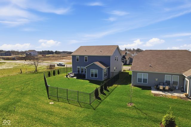 6724 Red Barn Drive, Whitestown, IN 46075