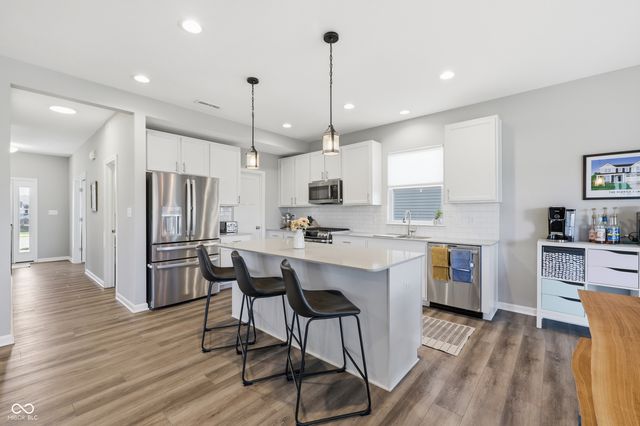 6724 Red Barn Drive, Whitestown, IN 46075