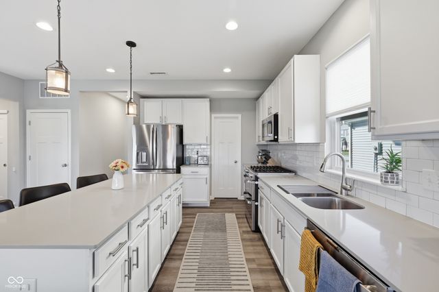 6724 Red Barn Drive, Whitestown, IN 46075