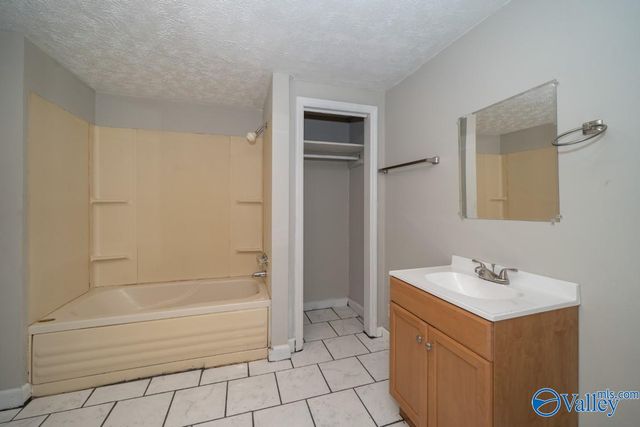 202 Oak Street, Athens, AL 35611