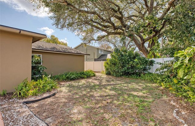 4017 BRAESGATE LANE, Tampa, FL 33624