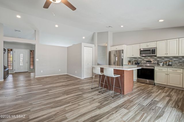 6502 N Calle De Estevan, Tucson, AZ 85718