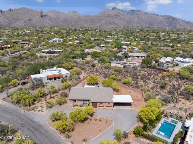 6502 N Calle De Estevan, Tucson, AZ 85718