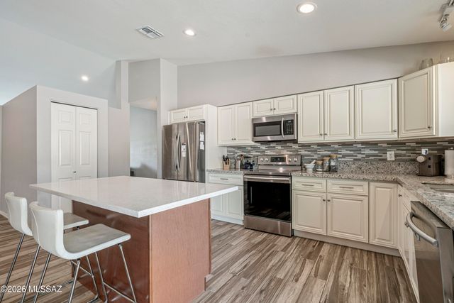 6502 N Calle De Estevan, Tucson, AZ 85718