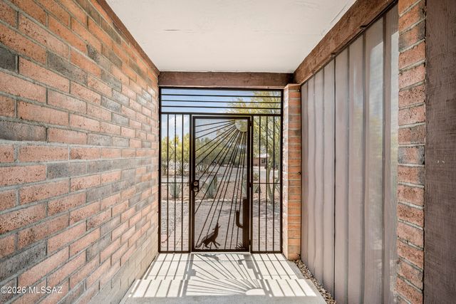 6502 N Calle De Estevan, Tucson, AZ 85718