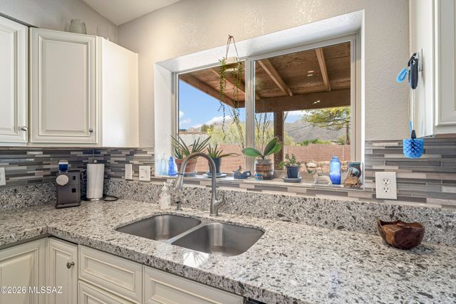 6502 N Calle De Estevan, Tucson, AZ 85718