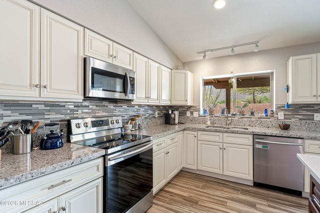 6502 N Calle De Estevan, Tucson, AZ 85718