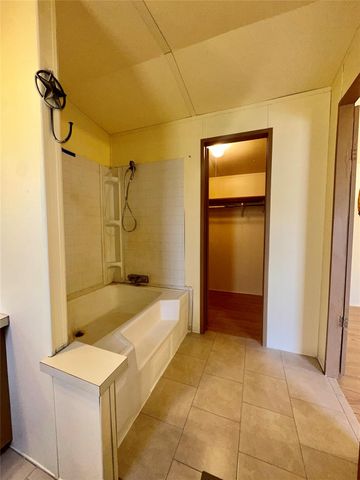 1218 Private Road 3063 RD, Lexington, TX 78947