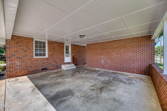 209 N Wilkins Road, Haw River, NC 27258