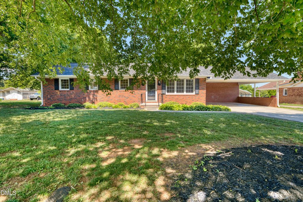 209 N Wilkins Road, Haw River, NC 27258