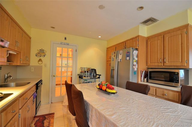 786 E Carl Avenue, Baldwin, NY 11510