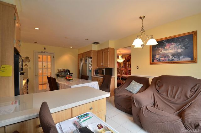 786 E Carl Avenue, Baldwin, NY 11510