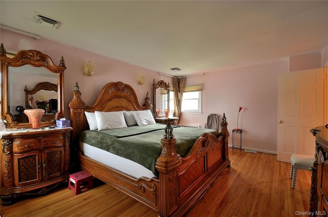 786 E Carl Avenue, Baldwin, NY 11510