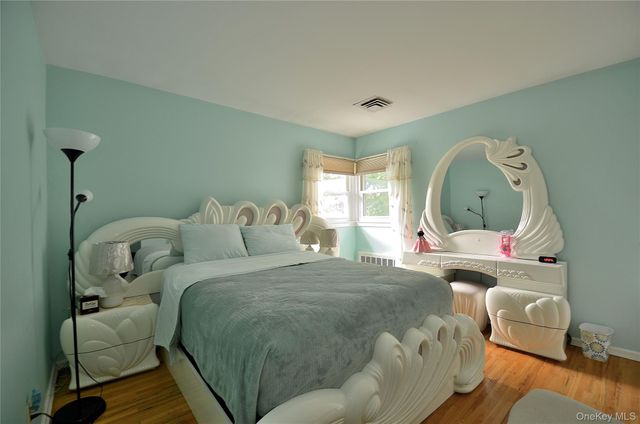 786 E Carl Avenue, Baldwin, NY 11510
