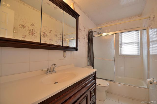 786 E Carl Avenue, Baldwin, NY 11510
