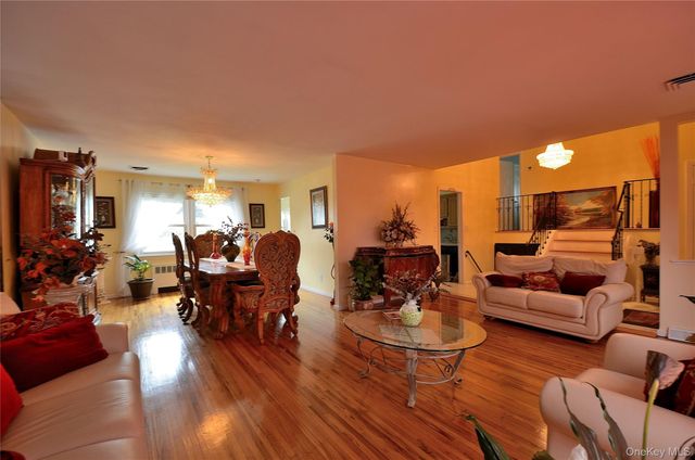 786 E Carl Avenue, Baldwin, NY 11510