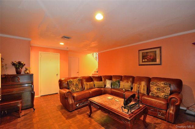 786 E Carl Avenue, Baldwin, NY 11510