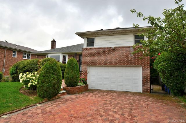 786 E Carl Avenue, Baldwin, NY 11510