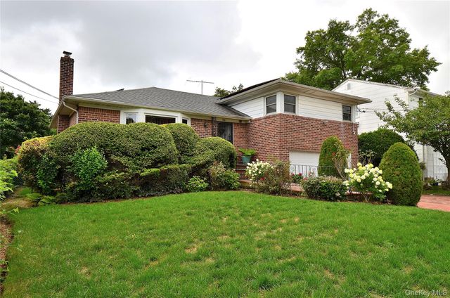 786 E Carl Avenue, Baldwin, NY 11510