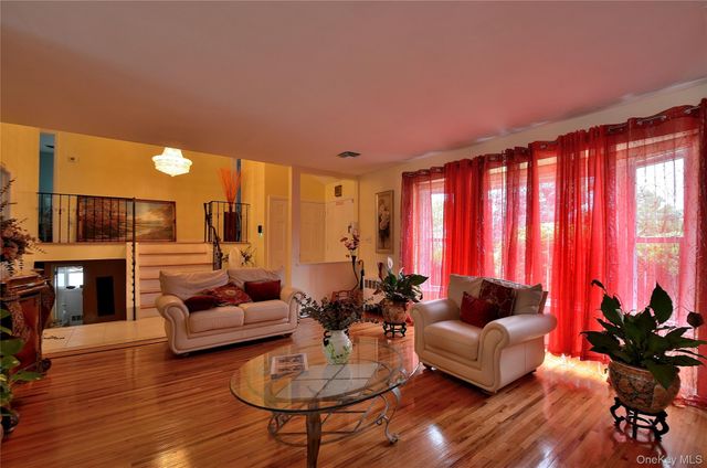 786 E Carl Avenue, Baldwin, NY 11510