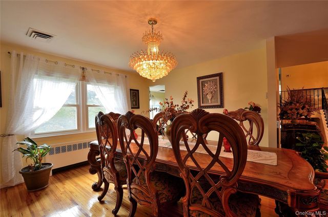 786 E Carl Avenue, Baldwin, NY 11510