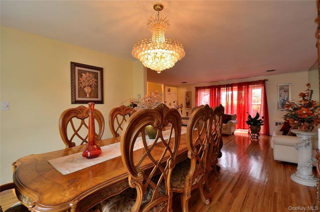 786 E Carl Avenue, Baldwin, NY 11510