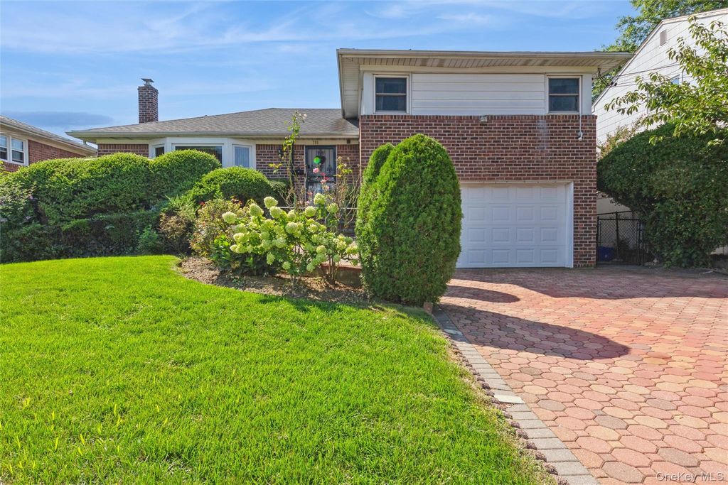 786 E Carl Avenue, Baldwin, NY 11510 — photo 2