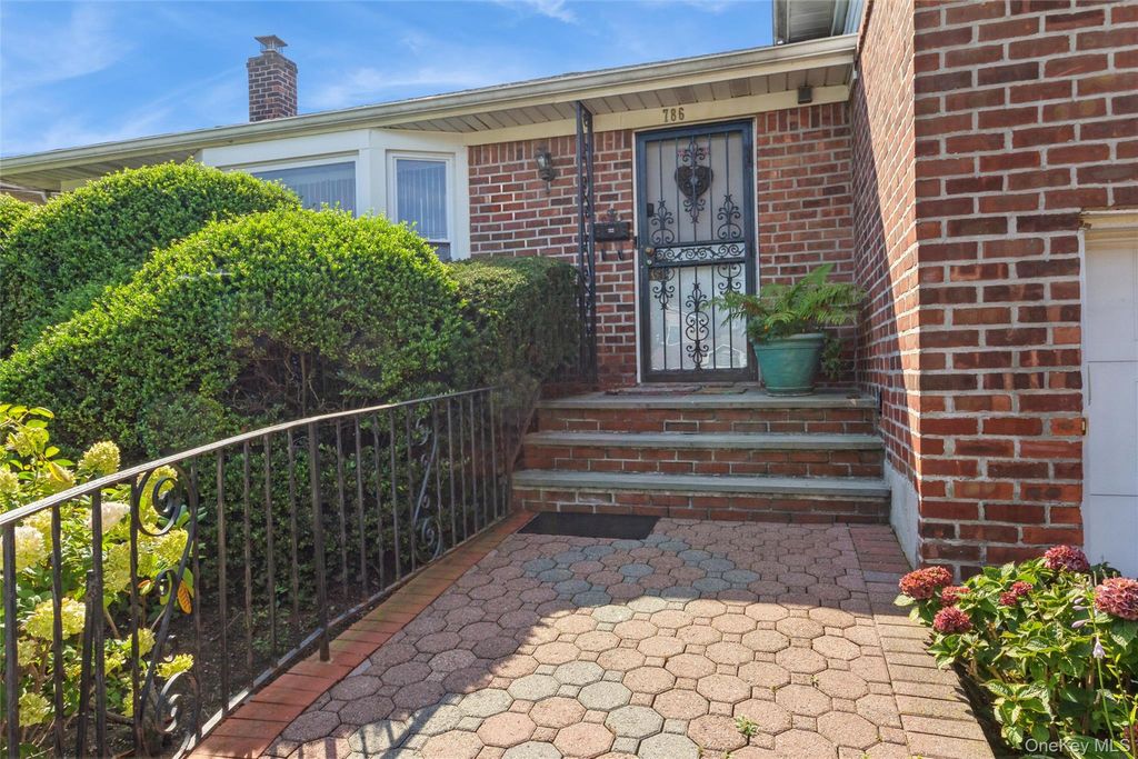 786 E Carl Avenue, Baldwin, NY 11510 — photo 3
