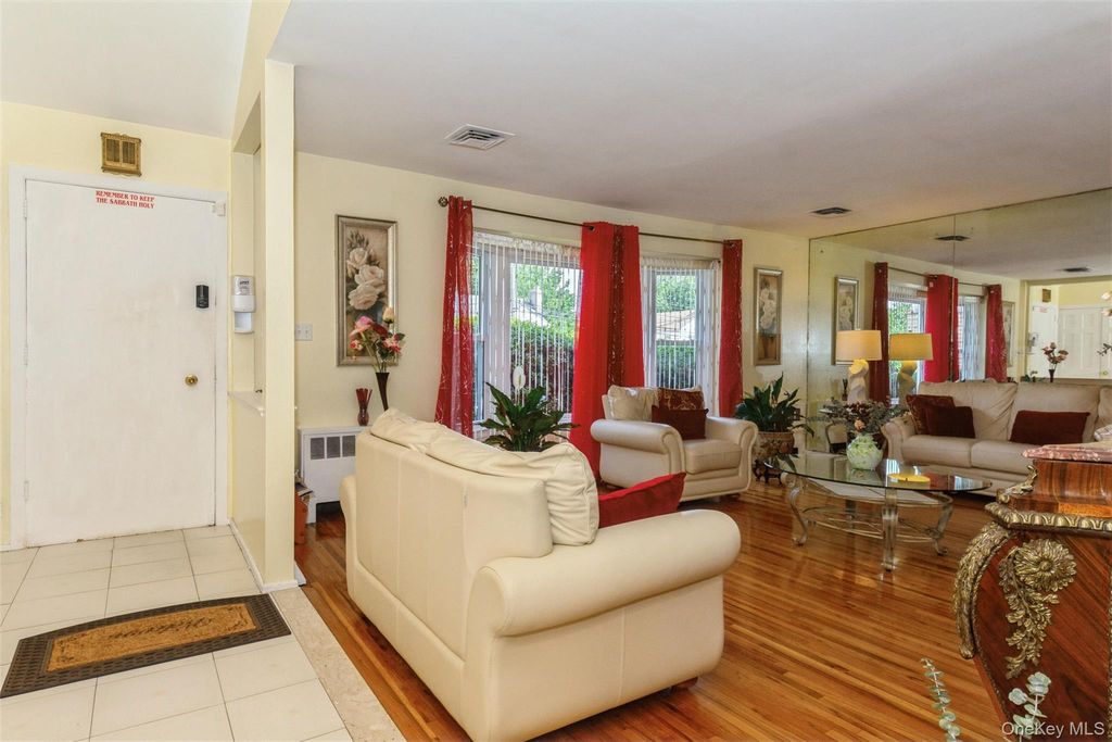 786 E Carl Avenue, Baldwin, NY 11510 — photo 4