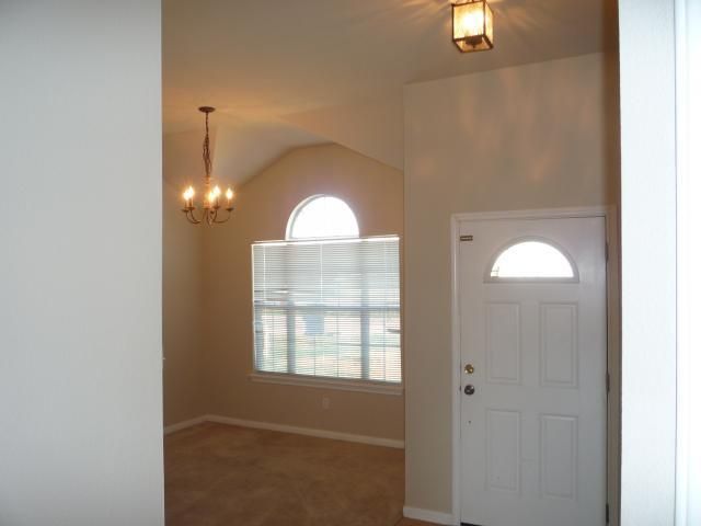 102 Aguilar DR, Hutto, TX 78634