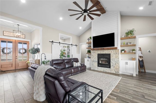 717-719 Evening Star Road, Bentonville, AR 72713