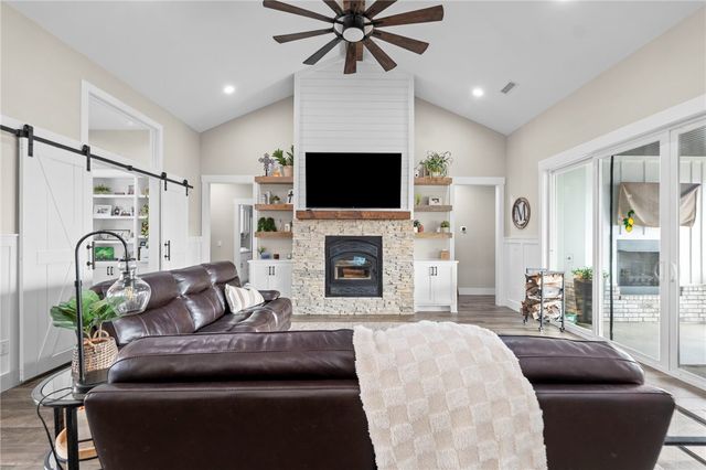 717-719 Evening Star Road, Bentonville, AR 72713