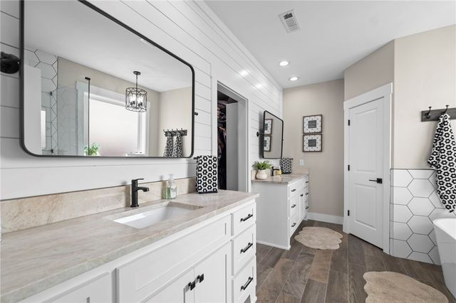 717-719 Evening Star Road, Bentonville, AR 72713