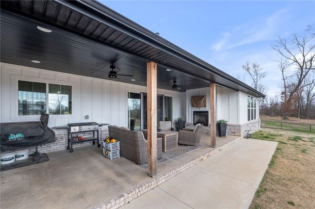 717-719 Evening Star Road, Bentonville, AR 72713