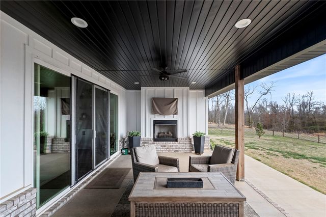 717-719 Evening Star Road, Bentonville, AR 72713