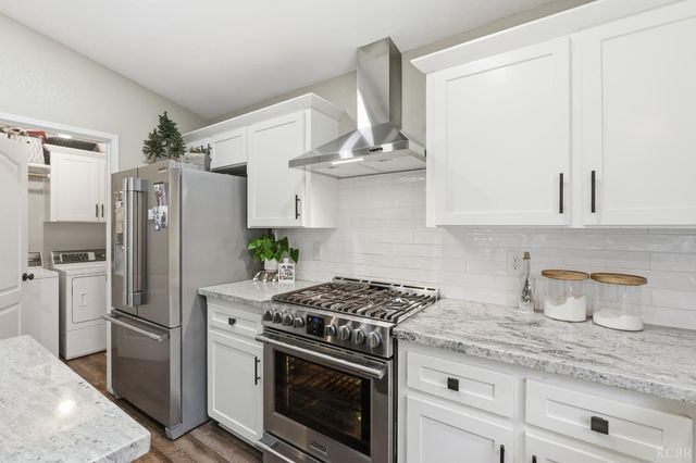 952 Meadow View Road, Hanford, CA 93230