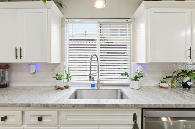 952 Meadow View Road, Hanford, CA 93230