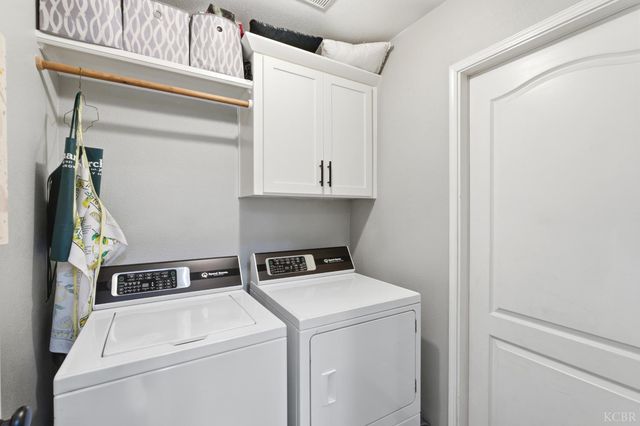 952 Meadow View Road, Hanford, CA 93230