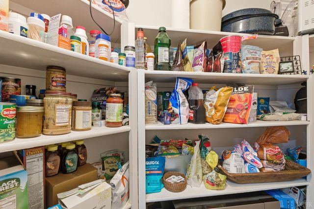 952 Meadow View Road, Hanford, CA 93230