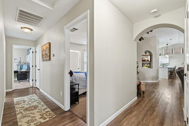 952 Meadow View Road, Hanford, CA 93230