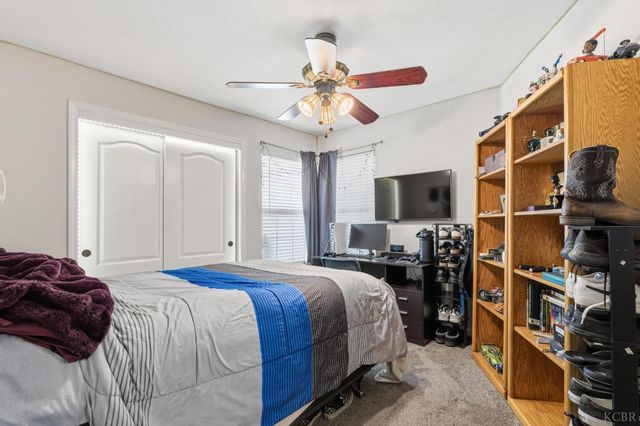 952 Meadow View Road, Hanford, CA 93230