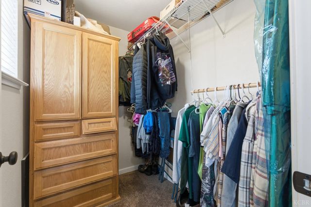 952 Meadow View Road, Hanford, CA 93230