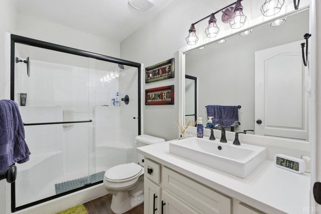 952 Meadow View Road, Hanford, CA 93230